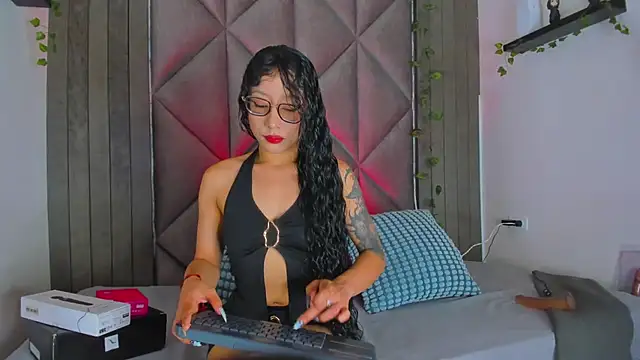 BriaConner  online show from 28, 5, 2026