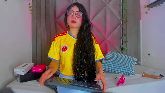 BriaConner  online show from 18, 6, 2026
