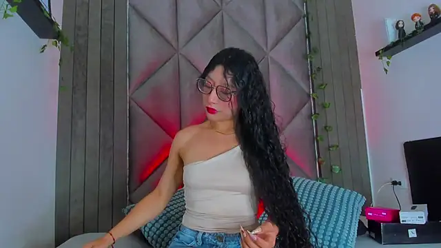 BriaConner  online show from 29, 6, 2026