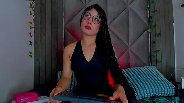 BriaConner  online show from 17, 7, 2026