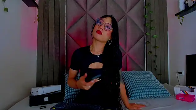 BriaConner  online show from 20, 7, 2026