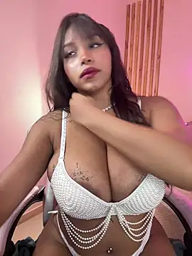 MadeleineSanez online show from 15, 4, 2026