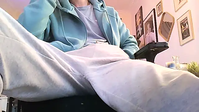 Snapshot of Bigone_uncut chatting on 21, 10, 2025 Bigone uncut online show from 21, 10, 2025