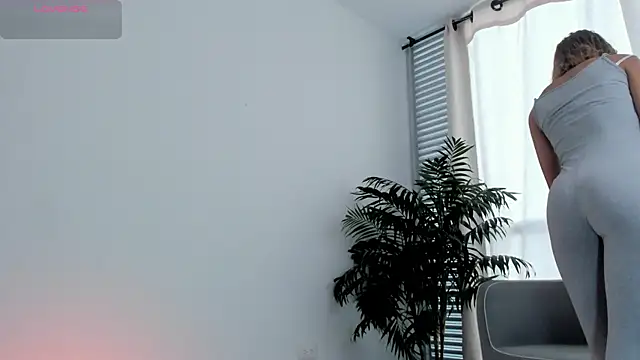 Snapshot of wendymoah chatting on 8, 1, 2025 wendymoah online show from 8, 1, 2025