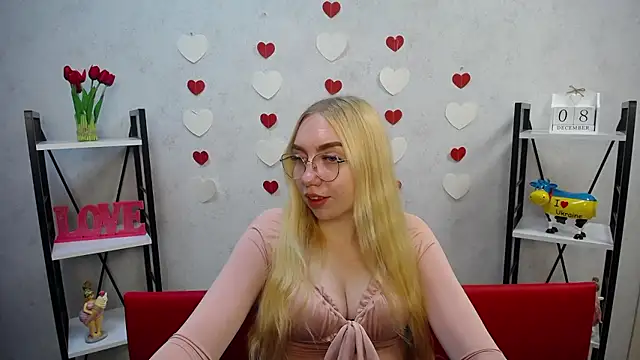 BeatriceFly online show from 8, 12, 2024