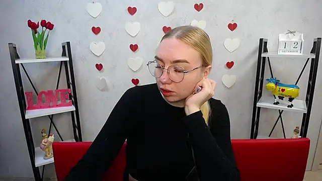 BeatriceFly online show from 12, 12, 2024