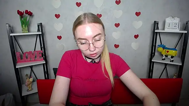 BeatriceFly online show from 12, 12, 2024