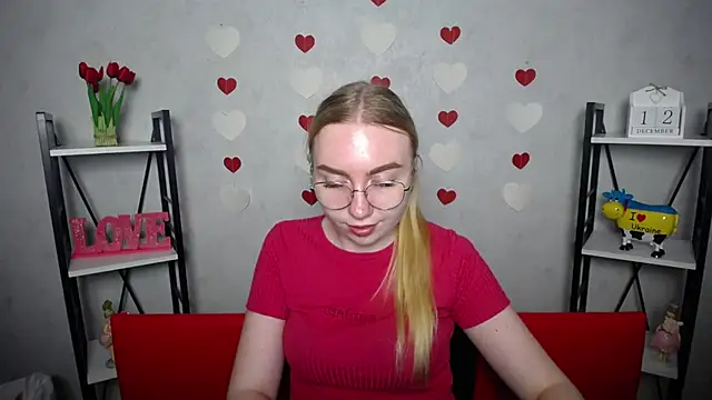 BeatriceFly online show from 12, 12, 2024