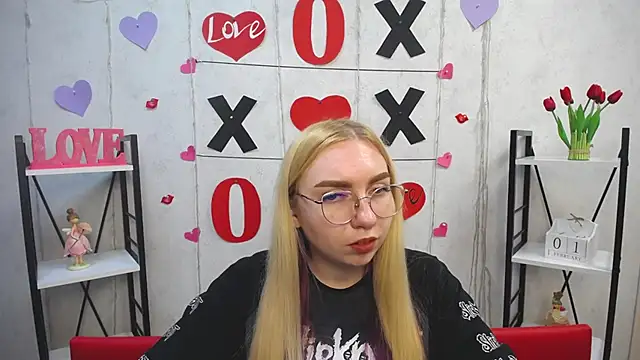 BeatriceFly online show from 1, 2, 2025