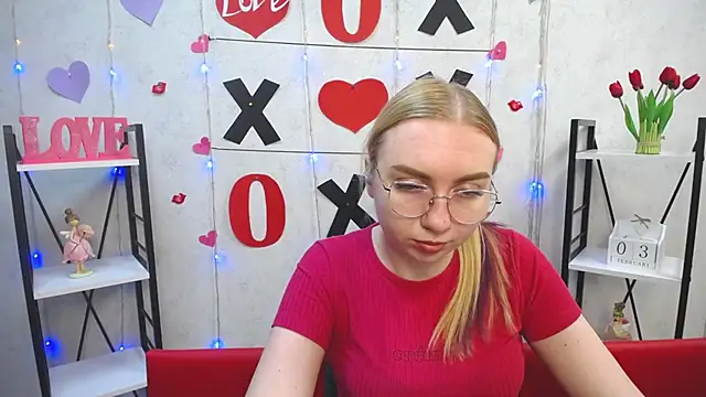 BeatriceFly online show from 3, 2, 2025