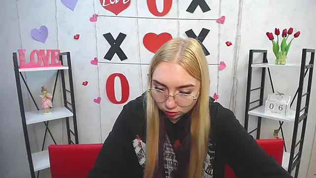 BeatriceFly online show from 6, 3, 2025