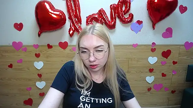 BeatriceFly online show from 17, 3, 2025