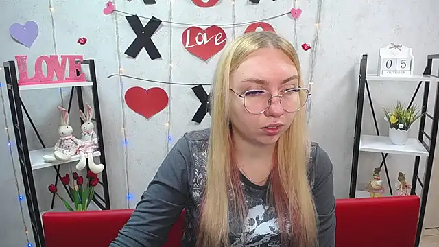 BeatriceFly online show from 5, 10, 2025