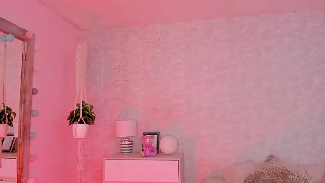 DahianaWalcott online show from 2, 12, 2024