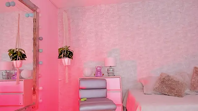 DahianaWalcott online show from 6, 2, 2025