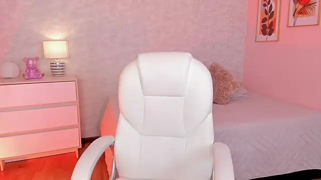 DahianaWalcott online show from 26, 2, 2025