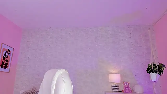 DahianaWalcott online show from 5, 3, 2025