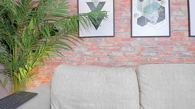 DahianaWalcott online show from 7, 3, 2025