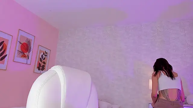 DahianaWalcott online show from 10, 3, 2025