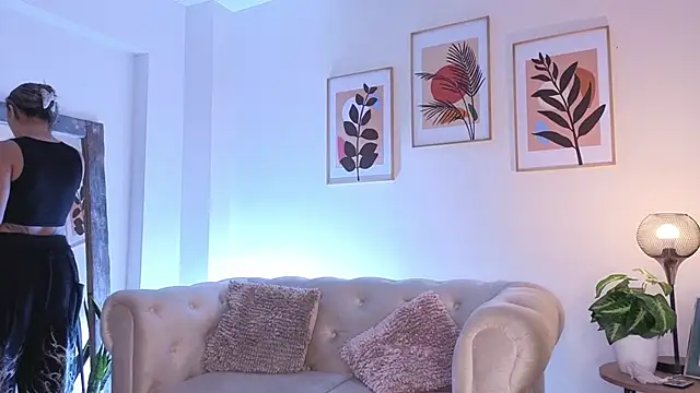 DahianaWalcott online show from 16, 2, 2026