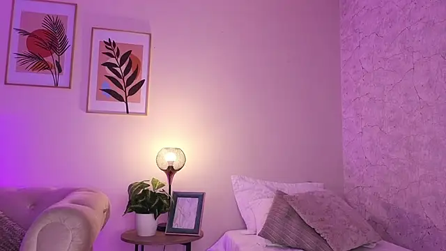 DahianaWalcott online show from 4, 3, 2026