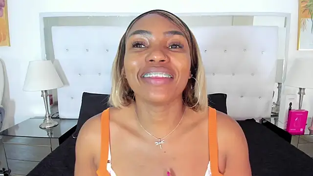 Snapshot of Isla_Scott chatting on 9, 7, 2026 Isla Scott online show from 9, 7, 2026