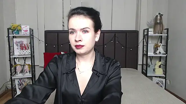 JasmineKouch online show from 22, 11, 2025
