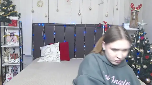 LauraHlot online show from 19, 12, 2025
