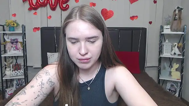 LauraHlot online show from 7, 5, 2026