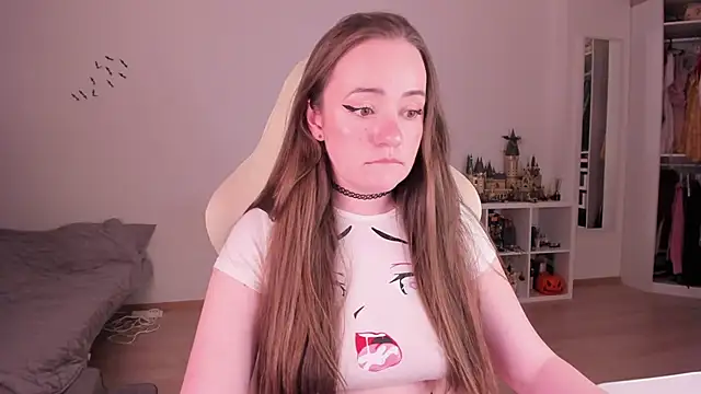 WalkingGirl online show from 3, 12, 2025