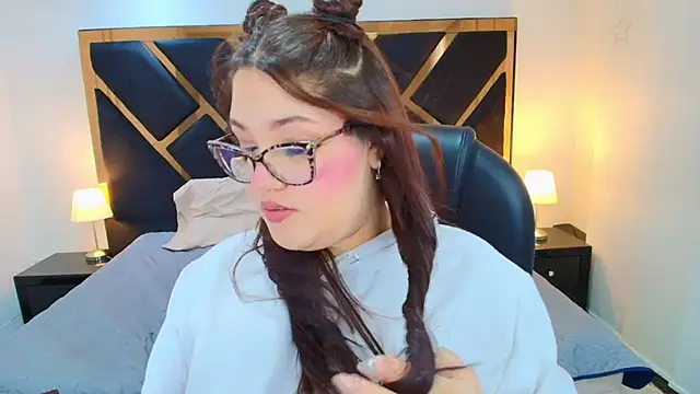 Camiila Osorio online show from 9, 5, 2026