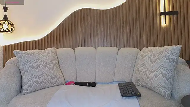 anellejones online show from 13, 6, 2026