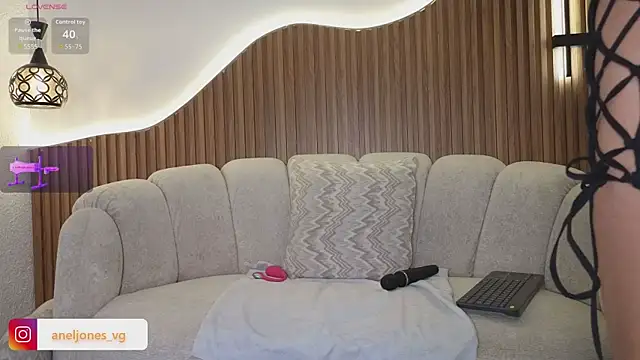 anellejones online show from 3, 7, 2026