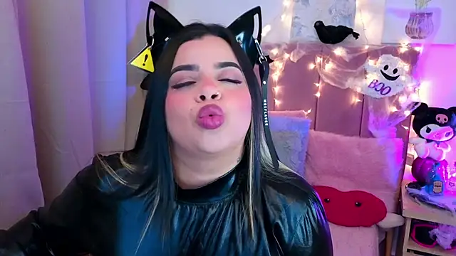 Snapshot of MiahJoness chatting on 31, 10, 2025 MiahJoness online show from 31, 10, 2025