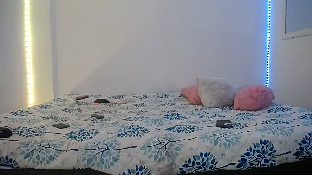 Snapshot of Laurenkenner_ chatting on 13, 2, 2025 Laurenkenner  online show from 13, 2, 2025