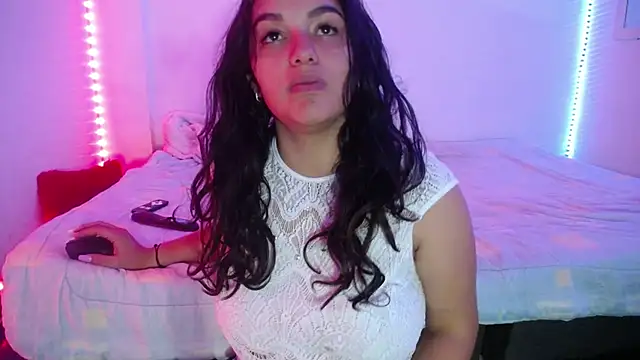 Snapshot of Laurenkenner_ chatting on 13, 3, 2025 Laurenkenner  online show from 13, 3, 2025