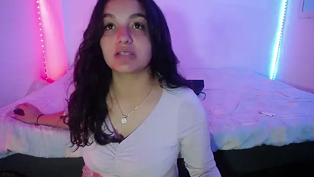 Snapshot of Laurenkenner_ chatting on 19, 3, 2025 Laurenkenner  online show from 19, 3, 2025