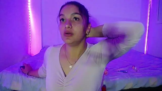 Snapshot of Laurenkenner_ chatting on 20, 3, 2025 Laurenkenner  online show from 20, 3, 2025