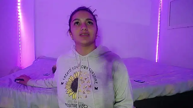 Snapshot of Laurenkenner_ chatting on 20, 3, 2025 Laurenkenner  online show from 20, 3, 2025