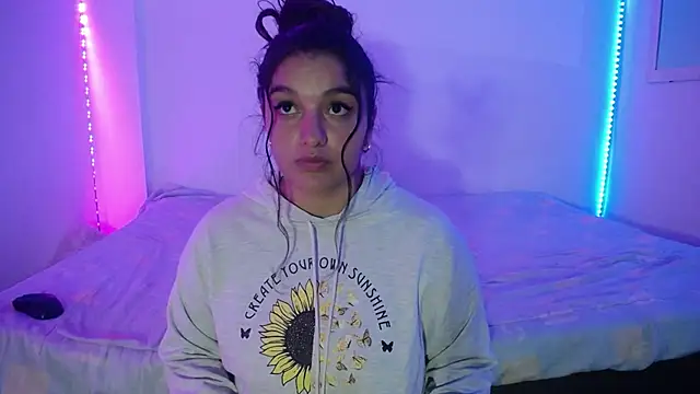 Snapshot of Laurenkenner_ chatting on 21, 3, 2025 Laurenkenner  online show from 21, 3, 2025