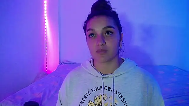 Snapshot of Laurenkenner_ chatting on 22, 3, 2025 Laurenkenner  online show from 22, 3, 2025