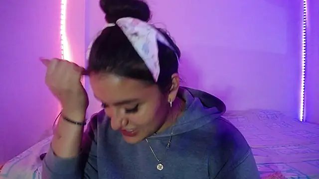 Snapshot of Laurenkenner_ chatting on 22, 3, 2025 Laurenkenner  online show from 22, 3, 2025