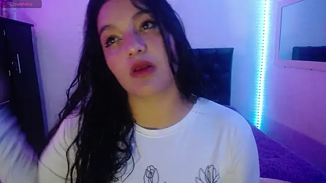 Snapshot of Laurenkenner_ chatting on 6, 10, 2025 Laurenkenner  online show from 6, 10, 2025