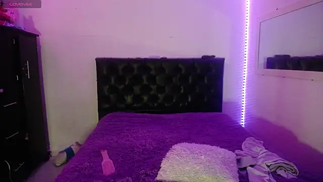 Snapshot of Laurenkenner_ chatting on 9, 10, 2025 Laurenkenner  online show from 9, 10, 2025