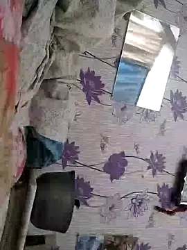 Snapshot of SweetLeila40 chatting on 8, 1, 2025 SweetLeila40 online show from 8, 1, 2025