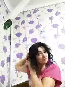 Snapshot of SweetLeila40 chatting on 3, 2, 2025 SweetLeila40 online show from 3, 2, 2025