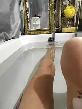 Snapshot of SweetLeila40 chatting on 8, 3, 2026 SweetLeila40 online show from 8, 3, 2026