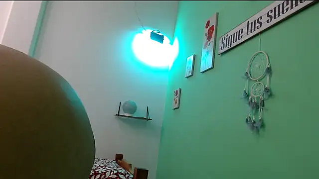 evaleribigtits18 online show from 27, 4, 2026