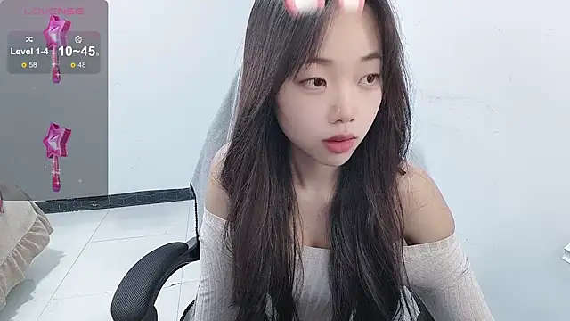 Snapshot of Lvy--v chatting on 24, 12, 2024 Lvy--v online show from 24, 12, 2024