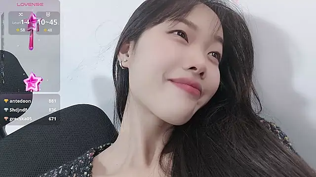 Snapshot of Lvy--v chatting on 29, 12, 2024 Lvy--v online show from 29, 12, 2024